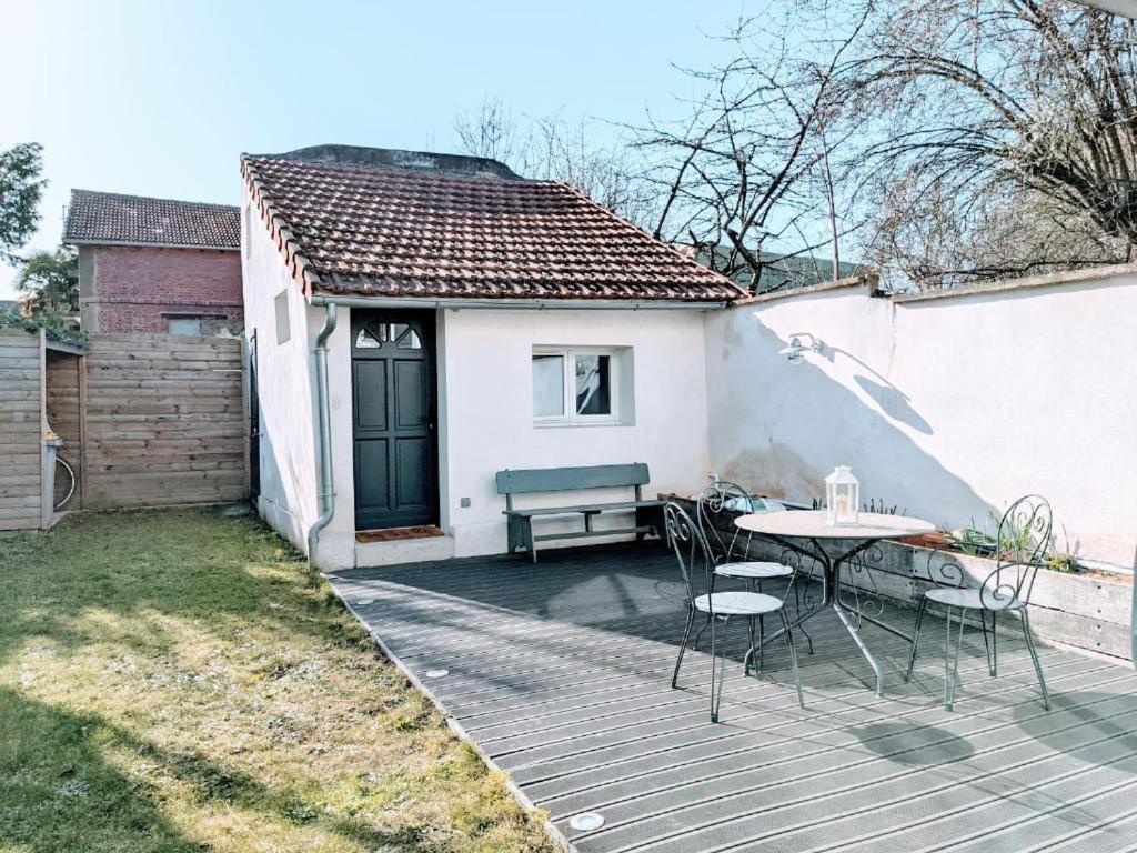 Chambres dans maison familiale avec jardin et studio au sein du Triangle d'Or de Rueil Malmaison, aux portes de Paris et la Défense Extérieur photo
