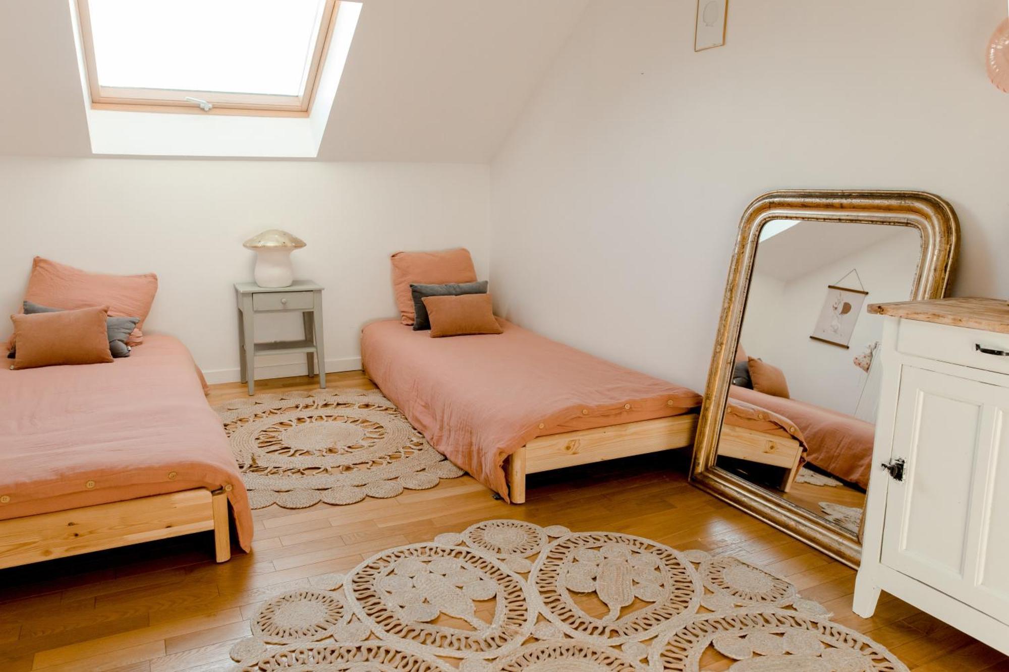 Chambres dans maison familiale avec jardin et studio au sein du Triangle d'Or de Rueil Malmaison, aux portes de Paris et la Défense Extérieur photo